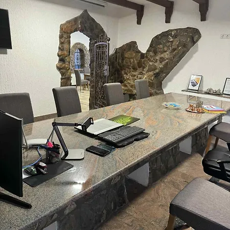 Dvorac Kastel Мотель Ljubaсe